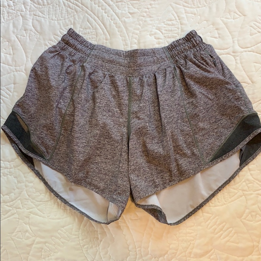 Lululemon Hotty Hot Short ll *2.5”